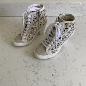 NWT Vintage Havana Exclusive Studded Cheetah Heels Size 6